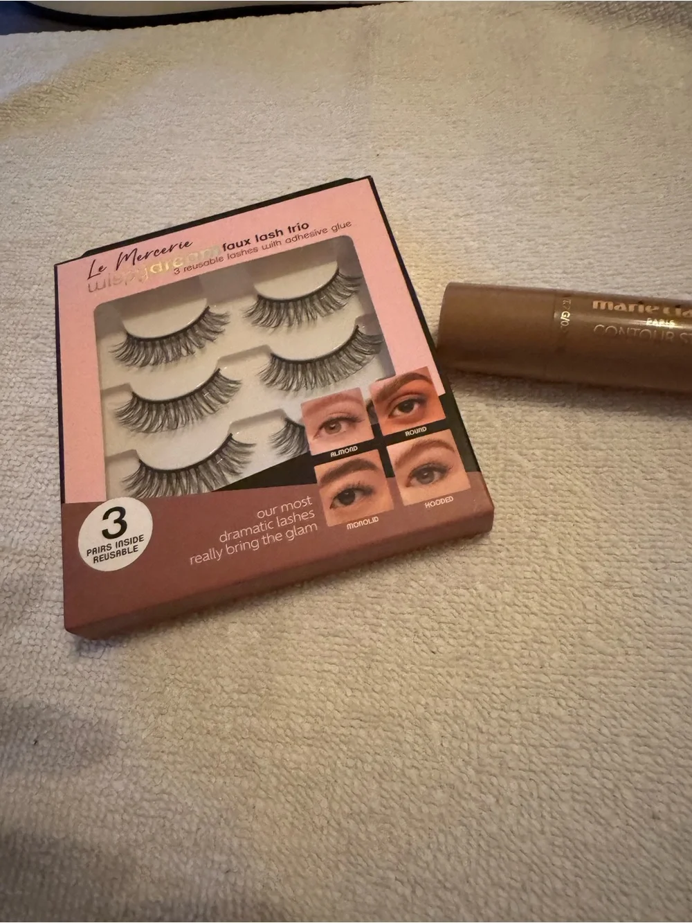 Le Mercerie Faux Lash Trio - Black Dramatic Lashes (3 Pairs) & foundation stick